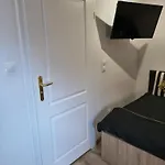 דירה Fiona4 Centrum700m Parking Bezplatny Monitorowany Salon Z Sypialnia Tv Lazienka Kuchnia Rekuperacja קרפאז'