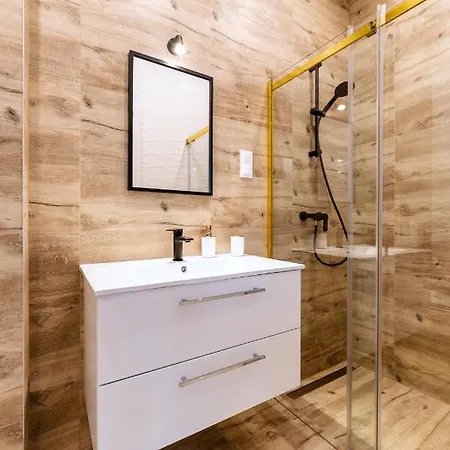 Fiona4 Centrum700m Parking Bezplatny Monitorowany Salon Z Sypialnia Tv Lazienka Kuchnia Rekuperacja * קרפאז'